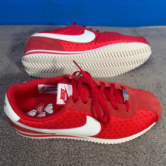 Nike Cortez gs
Valentines
Brand new - Picture 3 of 8